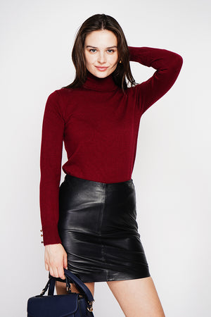 Classic turtleneck sweater knitted in 2 threads with long sleeves
