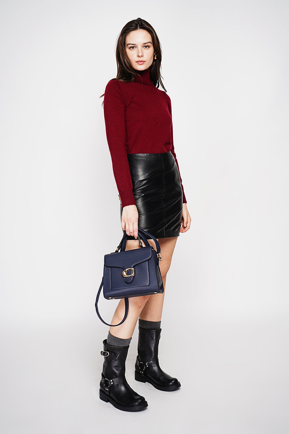Classic turtleneck sweater knitted in 2 threads with long sleeves