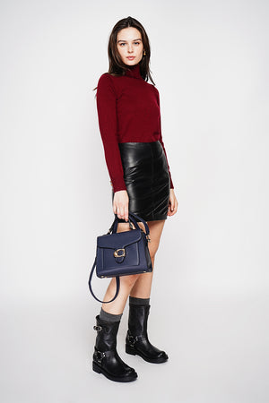 Classic turtleneck sweater knitted in 2 threads with long sleeves