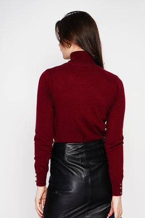 Classic turtleneck sweater knitted in 2 threads with long sleeves