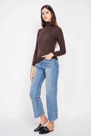 Classic turtleneck sweater knitted in 2 threads with long sleeves
