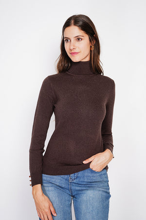 Classic turtleneck sweater knitted in 2 threads with long sleeves