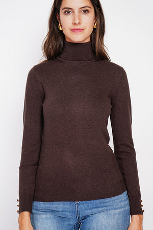 Classic turtleneck sweater knitted in 2 threads with long sleeves