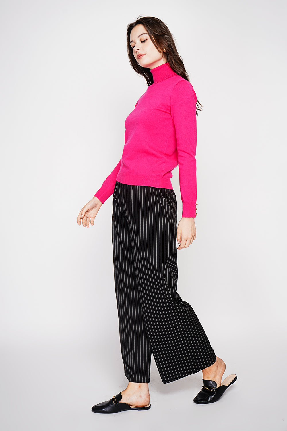 Classic turtleneck sweater knitted in 2 threads with long sleeves