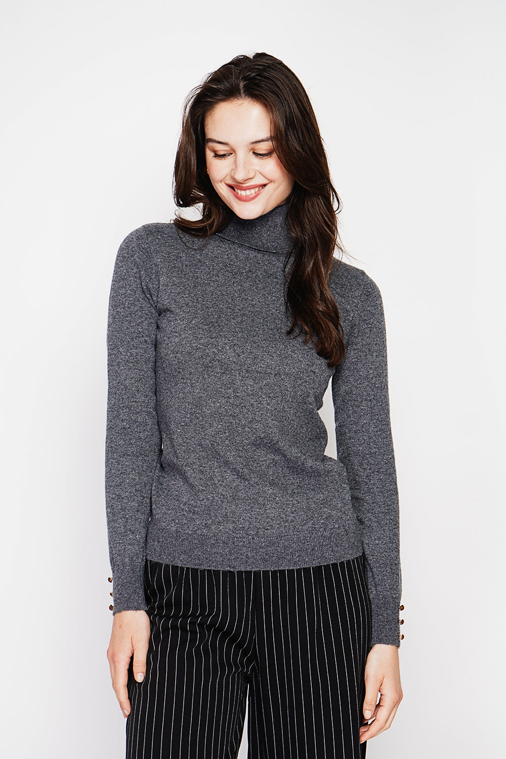 Classic turtleneck sweater knitted in 2 threads with long sleeves