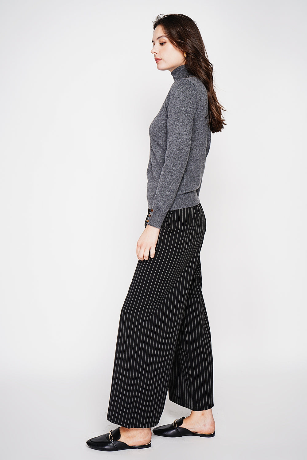 Classic turtleneck sweater knitted in 2 threads with long sleeves