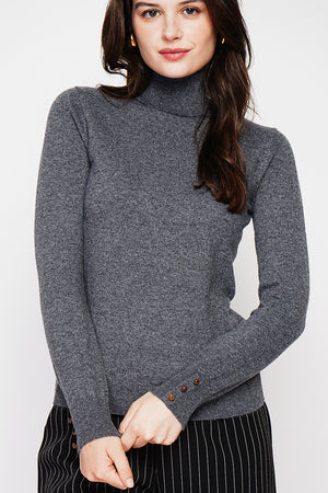 Classic turtleneck sweater knitted in 2 threads with long sleeves