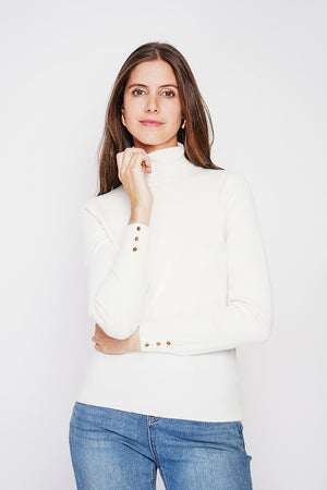 Classic turtleneck sweater knitted in 2 threads with long sleeves