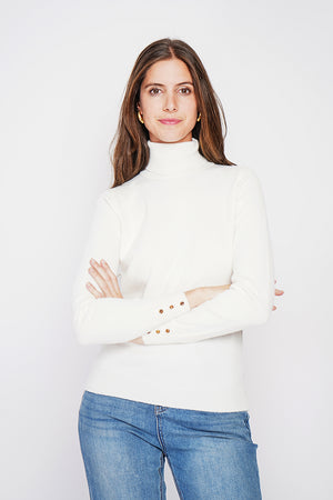 Classic turtleneck sweater knitted in 2 threads with long sleeves