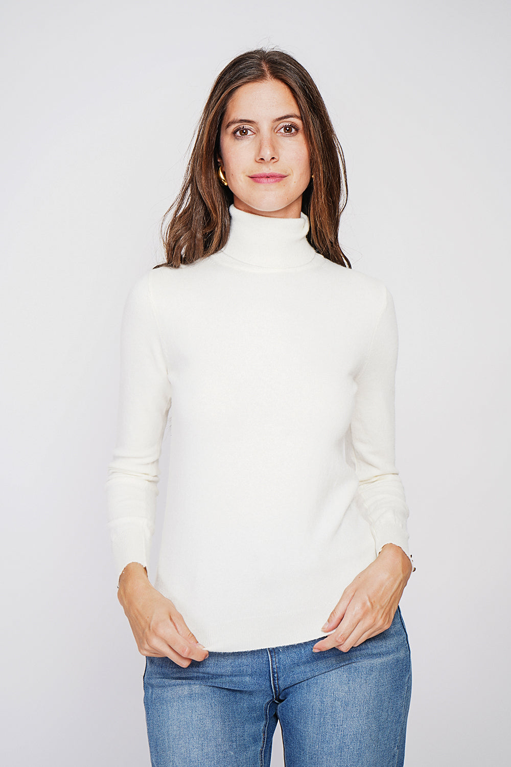Classic turtleneck sweater knitted in 2 threads with long sleeves