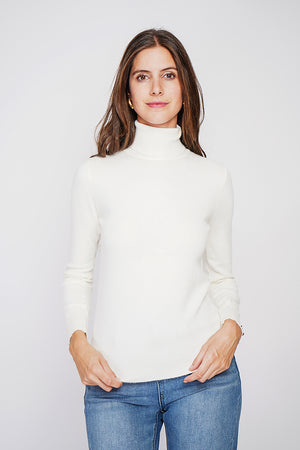 Classic turtleneck sweater knitted in 2 threads with long sleeves