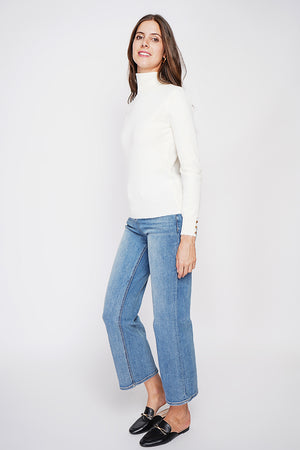 Classic turtleneck sweater knitted in 2 threads with long sleeves