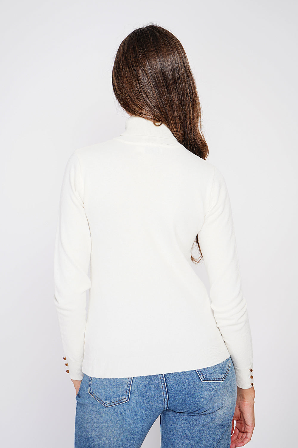 Classic turtleneck sweater knitted in 2 threads with long sleeves