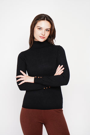 Classic turtleneck sweater knitted in 2 threads with long sleeves