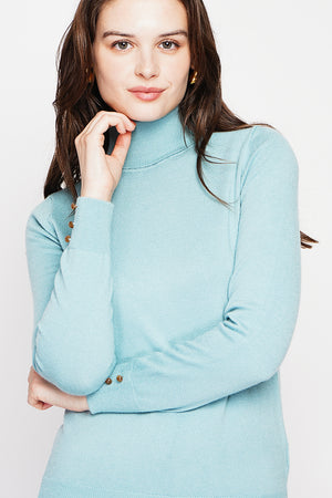 Classic turtleneck sweater knitted in 2 threads with long sleeves