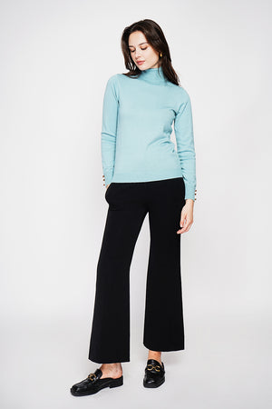 Classic turtleneck sweater knitted in 2 threads with long sleeves