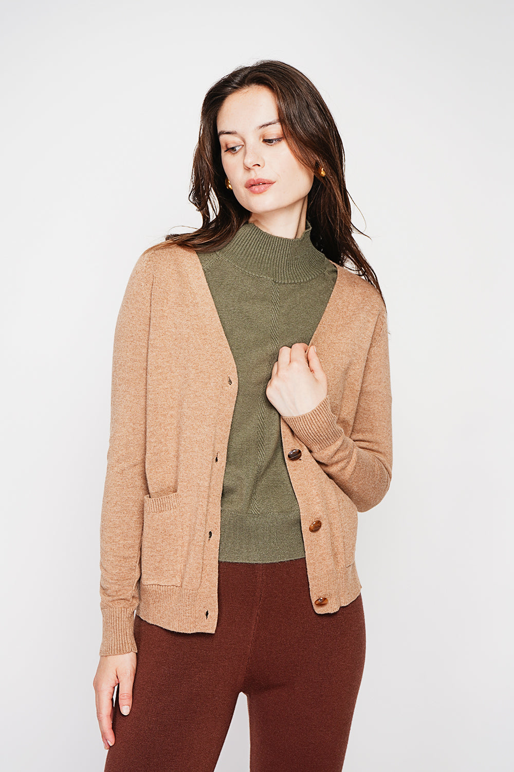 Fancy buttoned v-neck oversized fit vest with long sleeve pockets – Camel – C&Jo