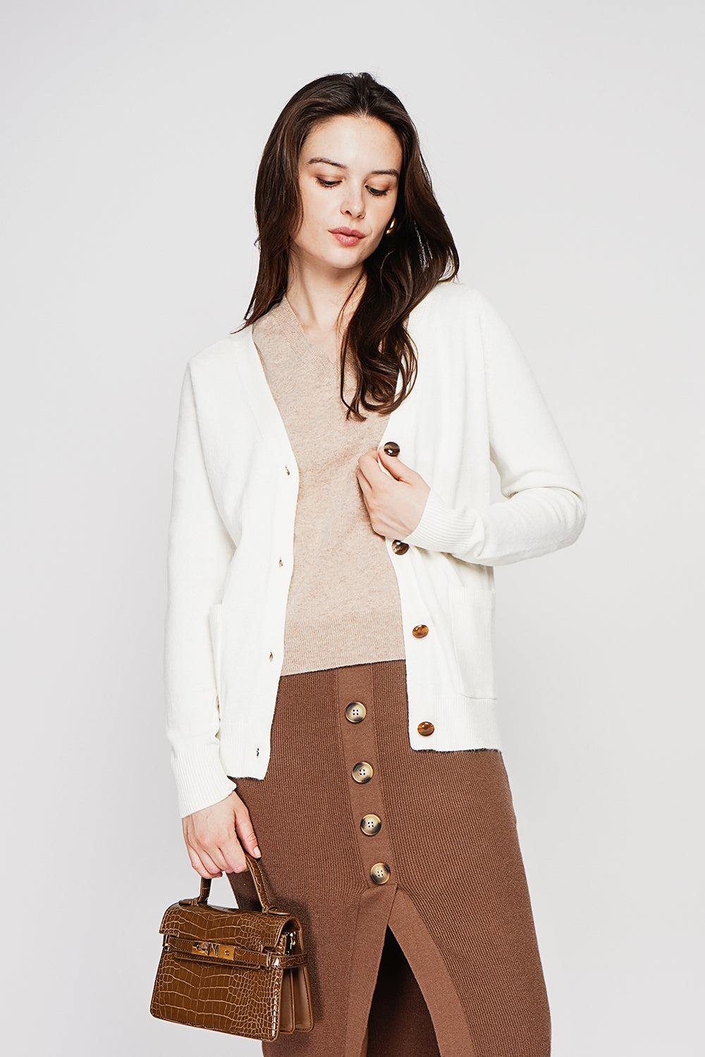 Fancy buttoned v-neck oversized fit vest with long sleeve pockets – Off white – C&Jo