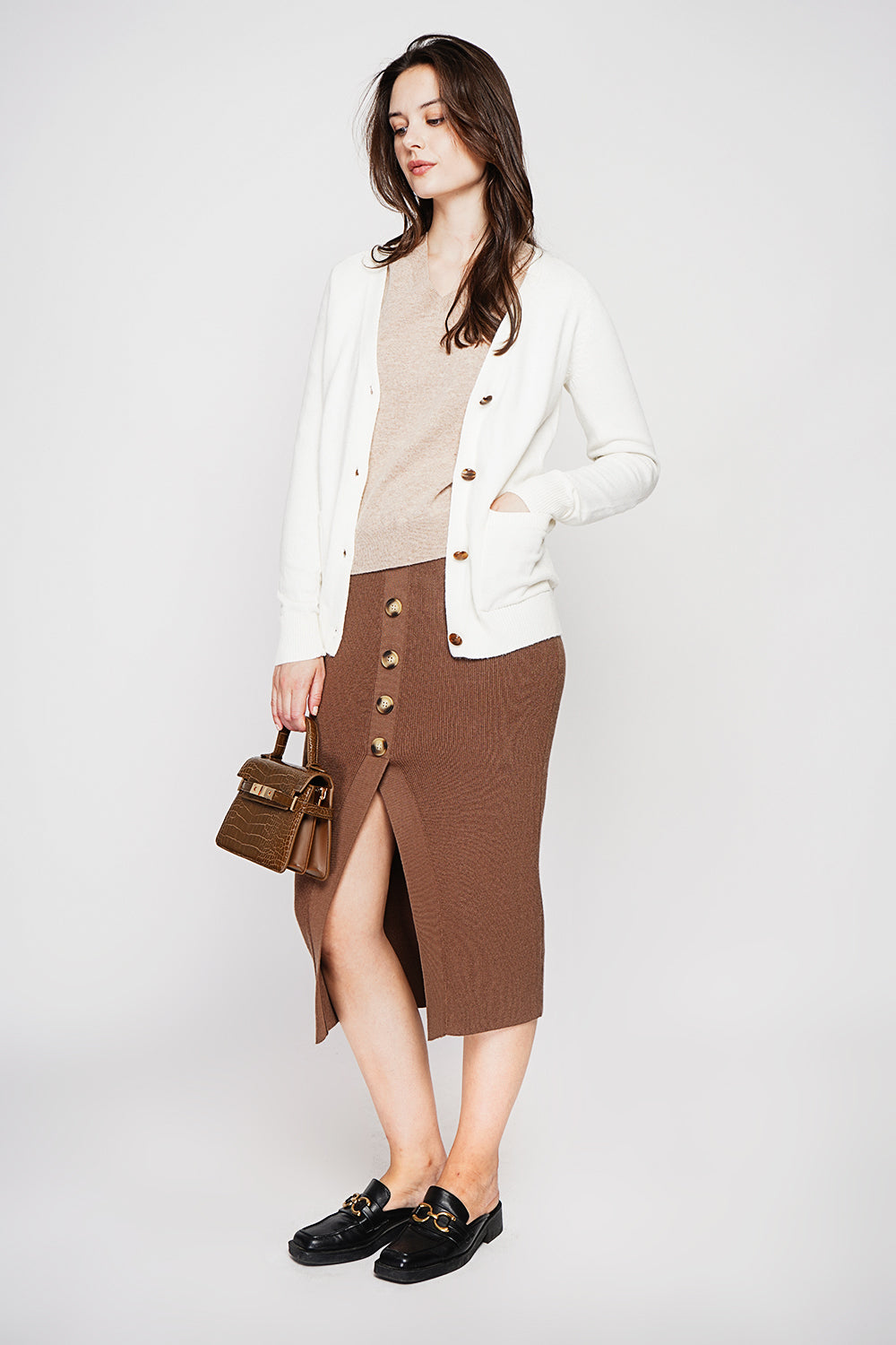 Fancy buttoned v-neck oversized fit vest with long sleeve pockets – Off white – C&Jo