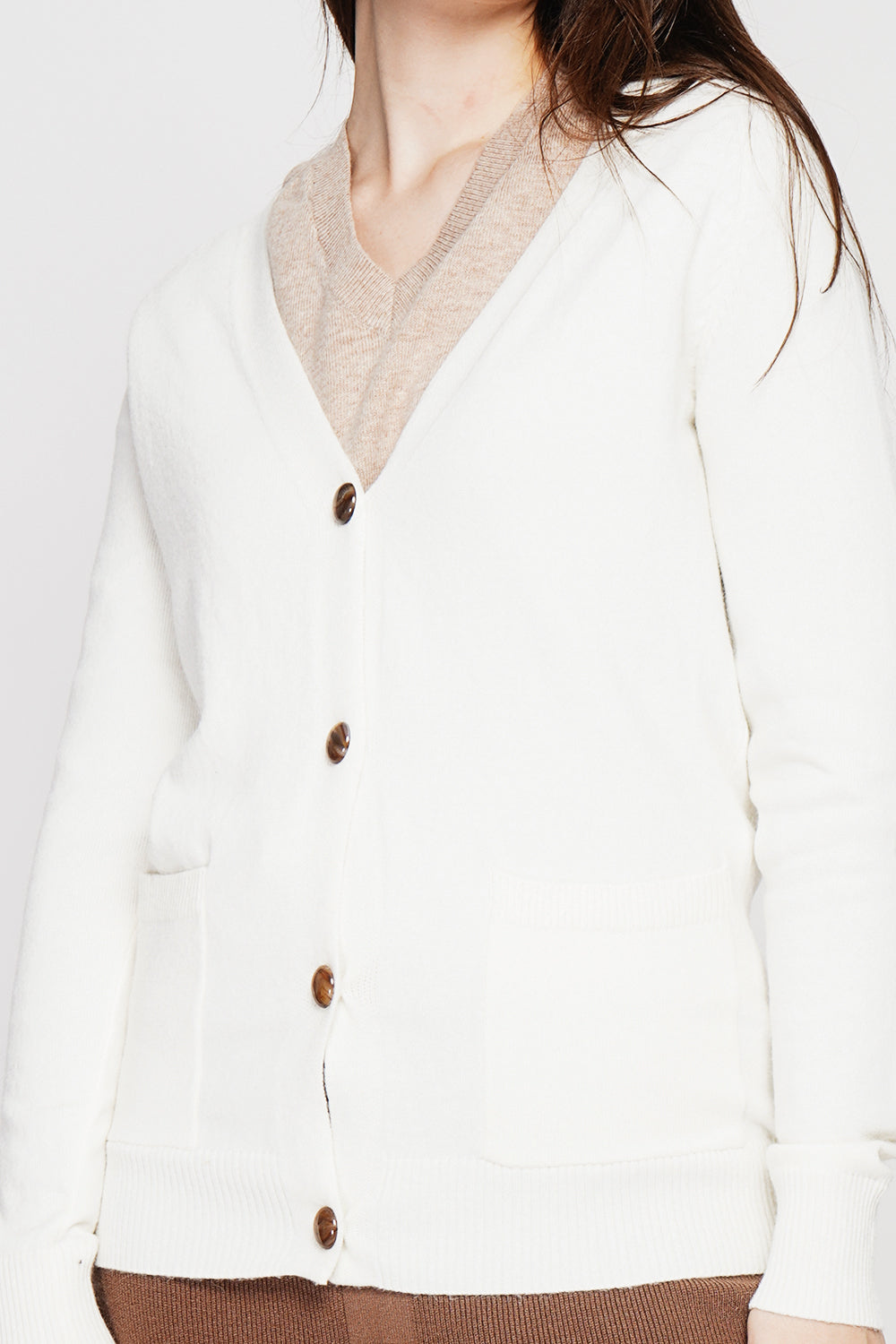 Fancy buttoned v-neck oversized fit vest with long sleeve pockets – Off white – C&Jo