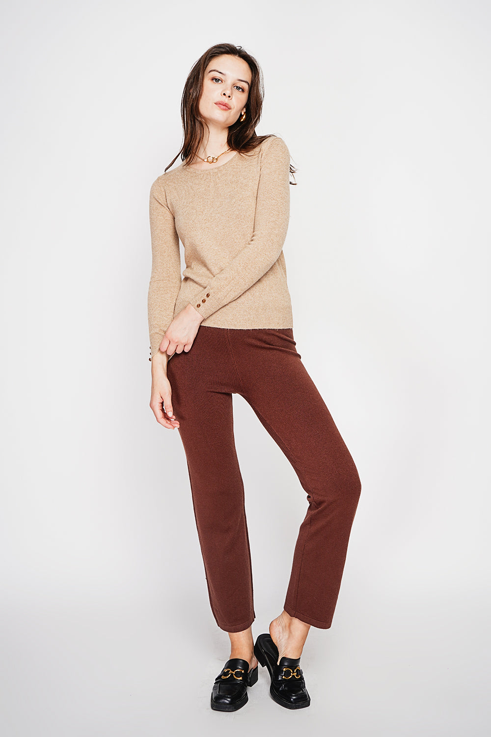 Classic round neck sweater with long sleeves, 2-ply knit – Camel – C&Jo