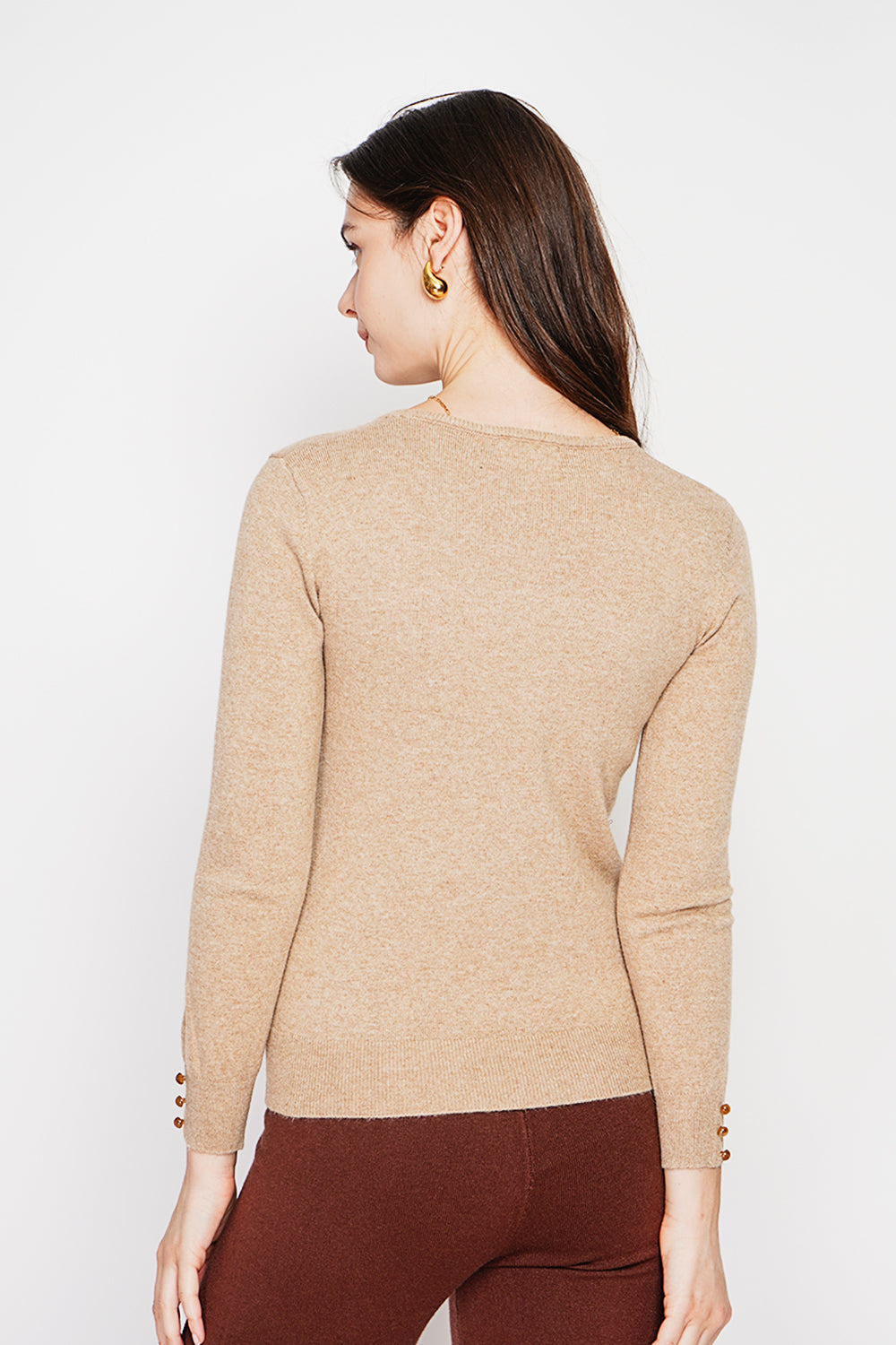 Classic round neck sweater with long sleeves, 2-ply knit – Camel – C&Jo