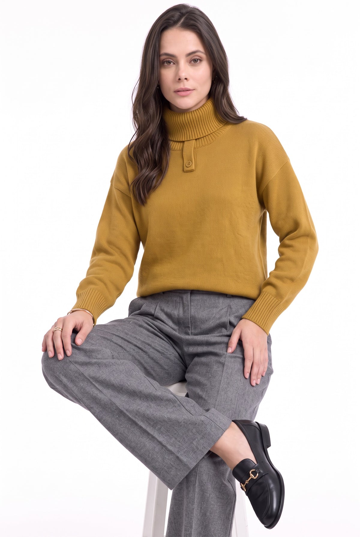 Pull col roulé patte boutonnée – Mangue – C&Jo
