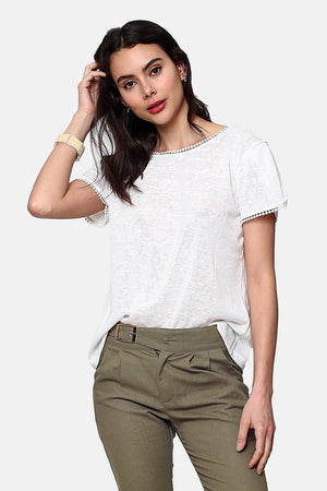 T-shirt with collar and short sleeves in embroidery with an open back
