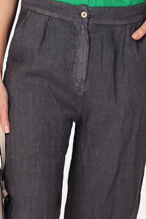 High-waisted zip-up pants with side pockets