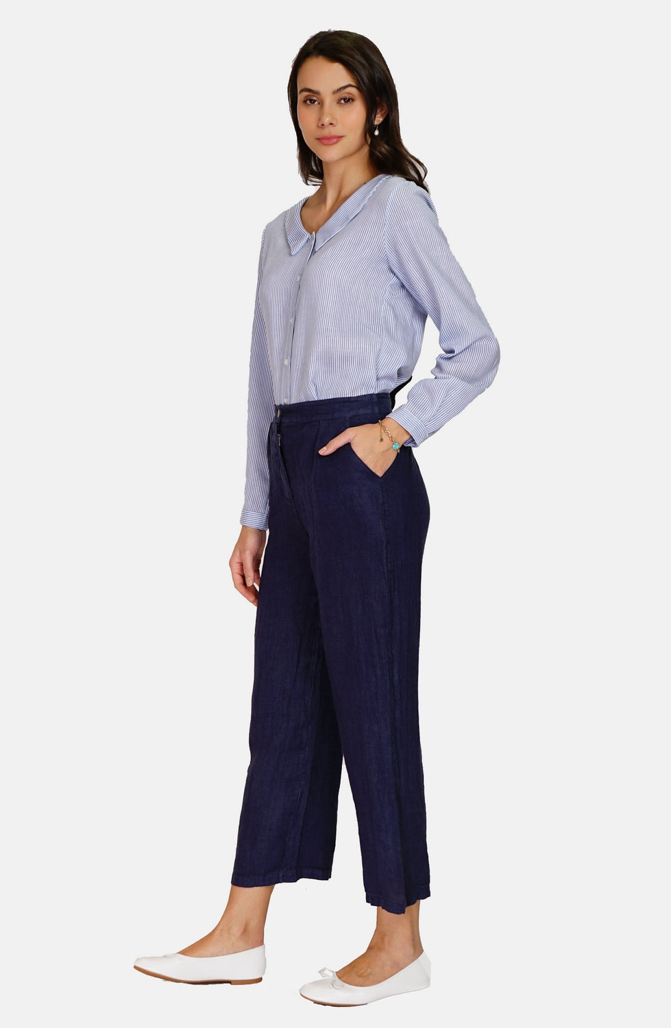 High-waisted zip-up pants with side pockets