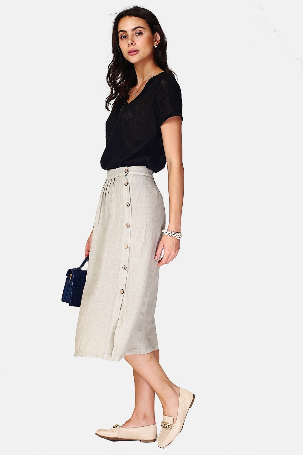 Wrap skirt pleats in front wooden buttoning
