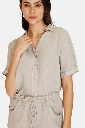 V-neck shirt with mother-of-pearl buttons and short sleeves