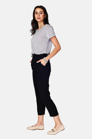 Wide pants, high waist, patch pockets with lacy