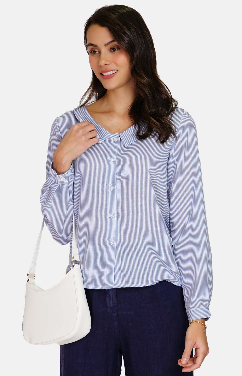 V-neck shirt in thin stripes buttoning in front