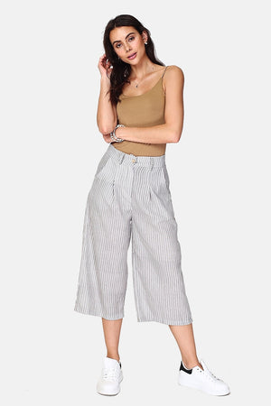 Wide cropped trousers with fine stripes in high waist, front zip fastening, side pockets