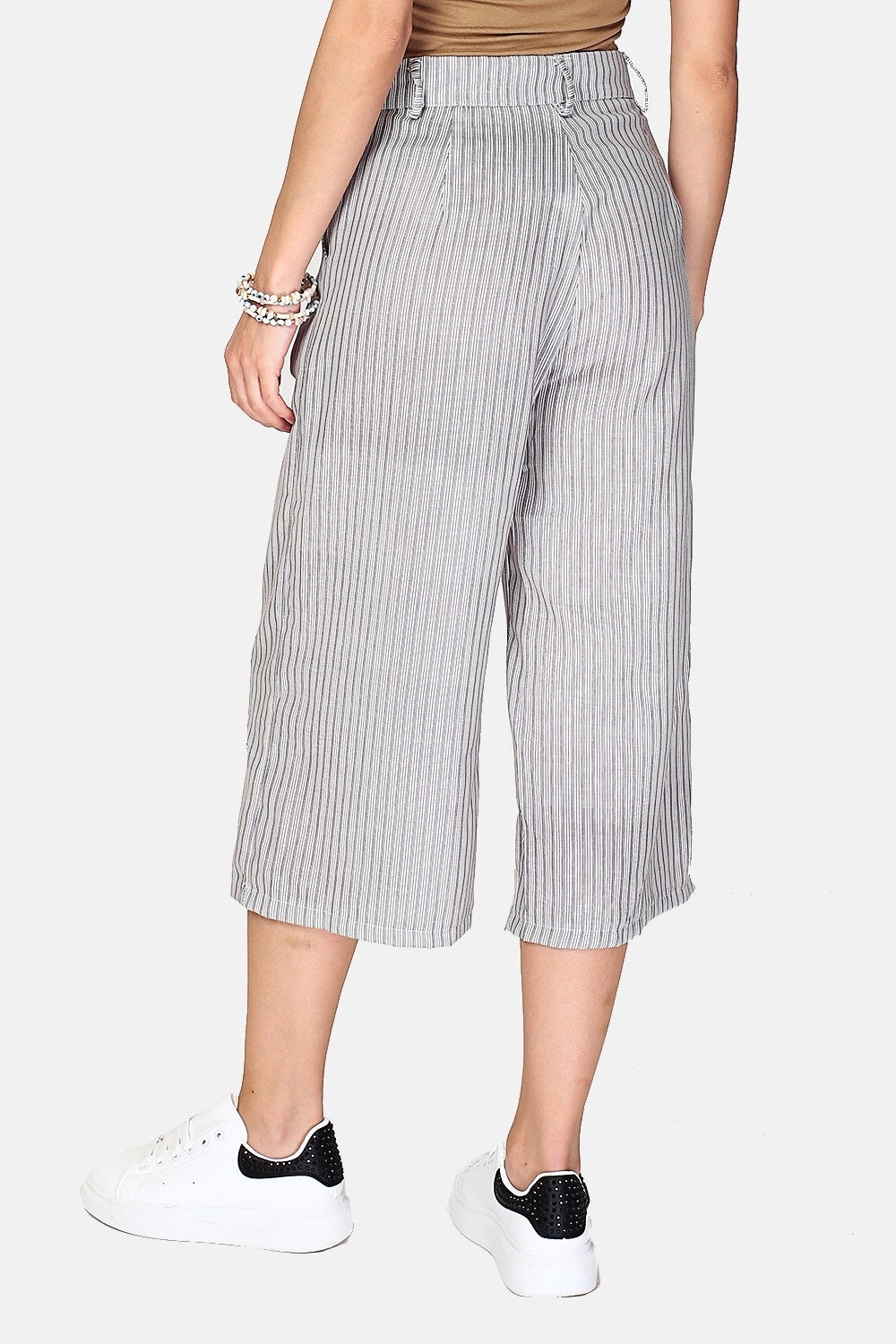 Wide cropped trousers with fine stripes in high waist, front zip fastening, side pockets