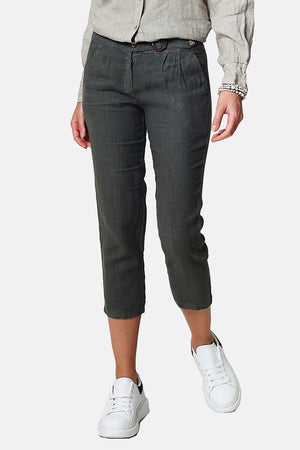 Cropped trousers with vintage buckle Pockets on the sides