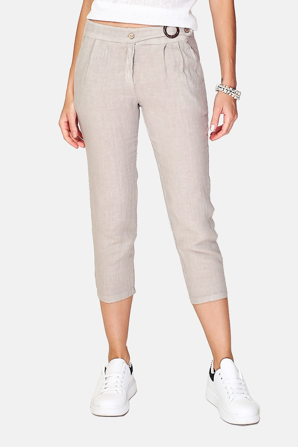 Cropped trousers with vintage buckle Pockets on the sides