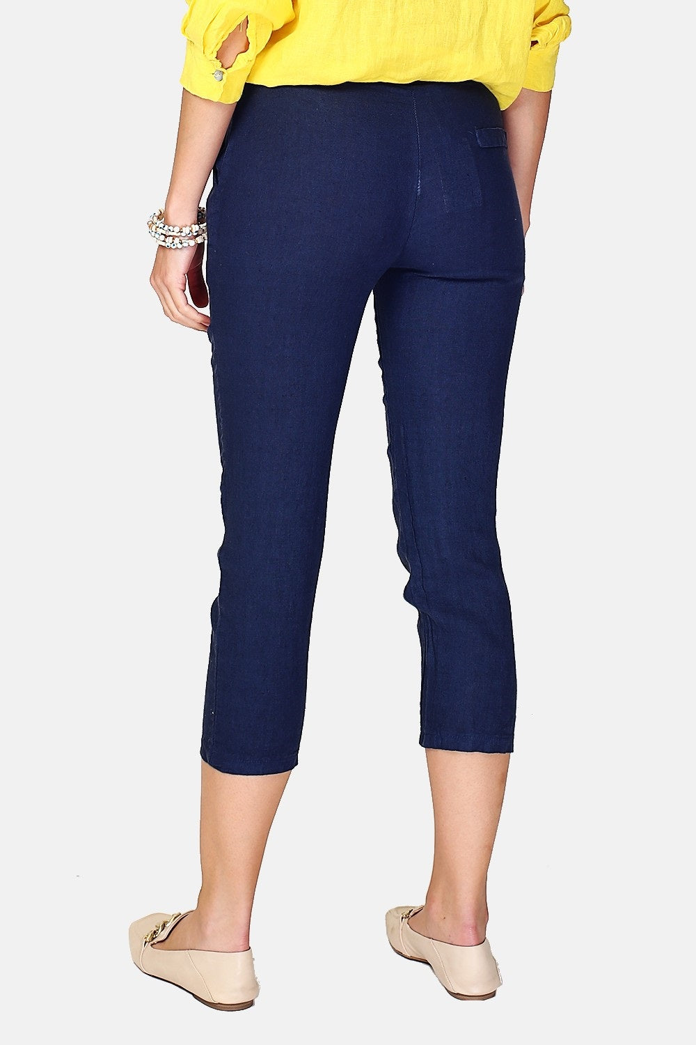 Cropped trousers with vintage buckle Pockets on the sides