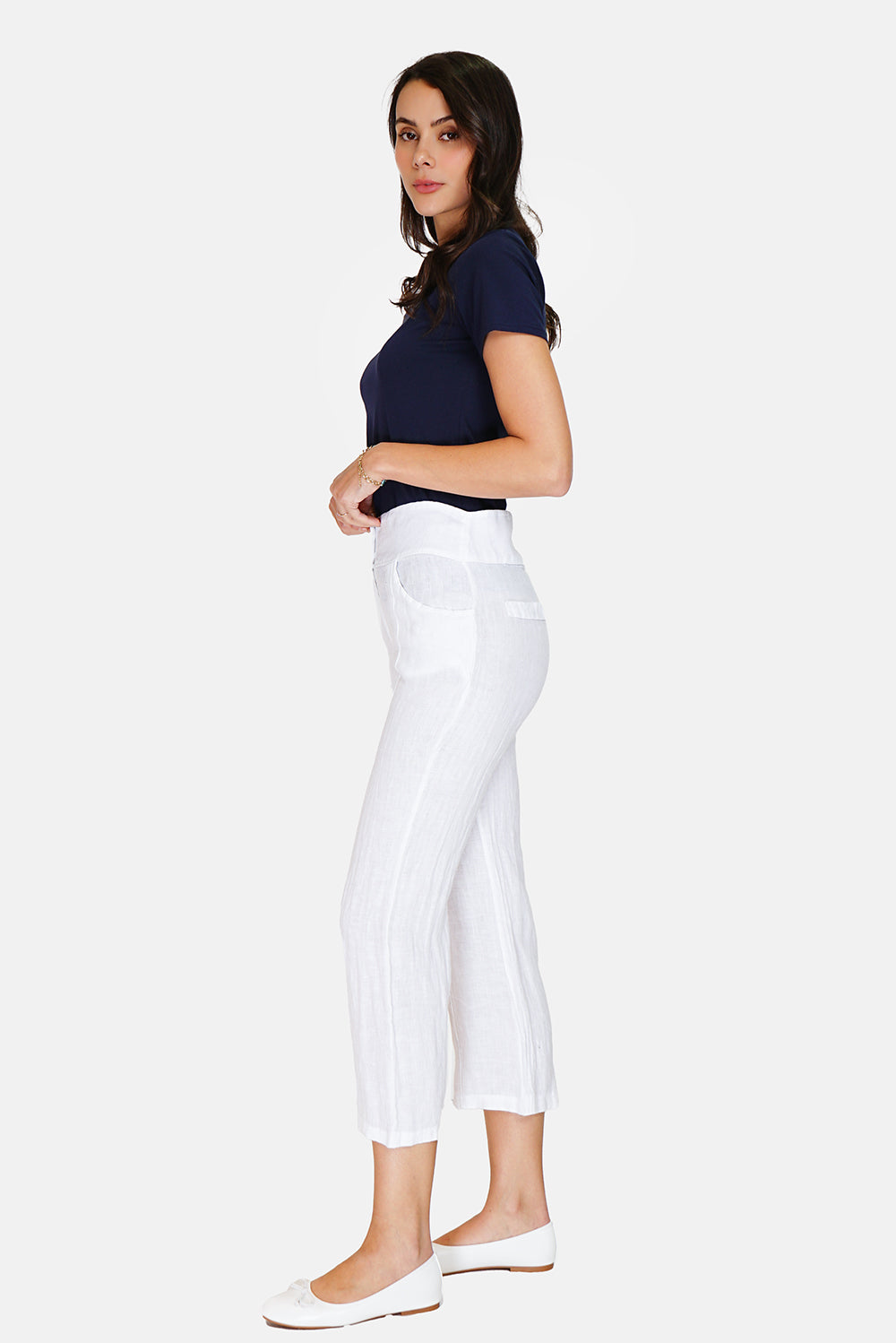 Dressy cropped trousers with zip closure and front pockets