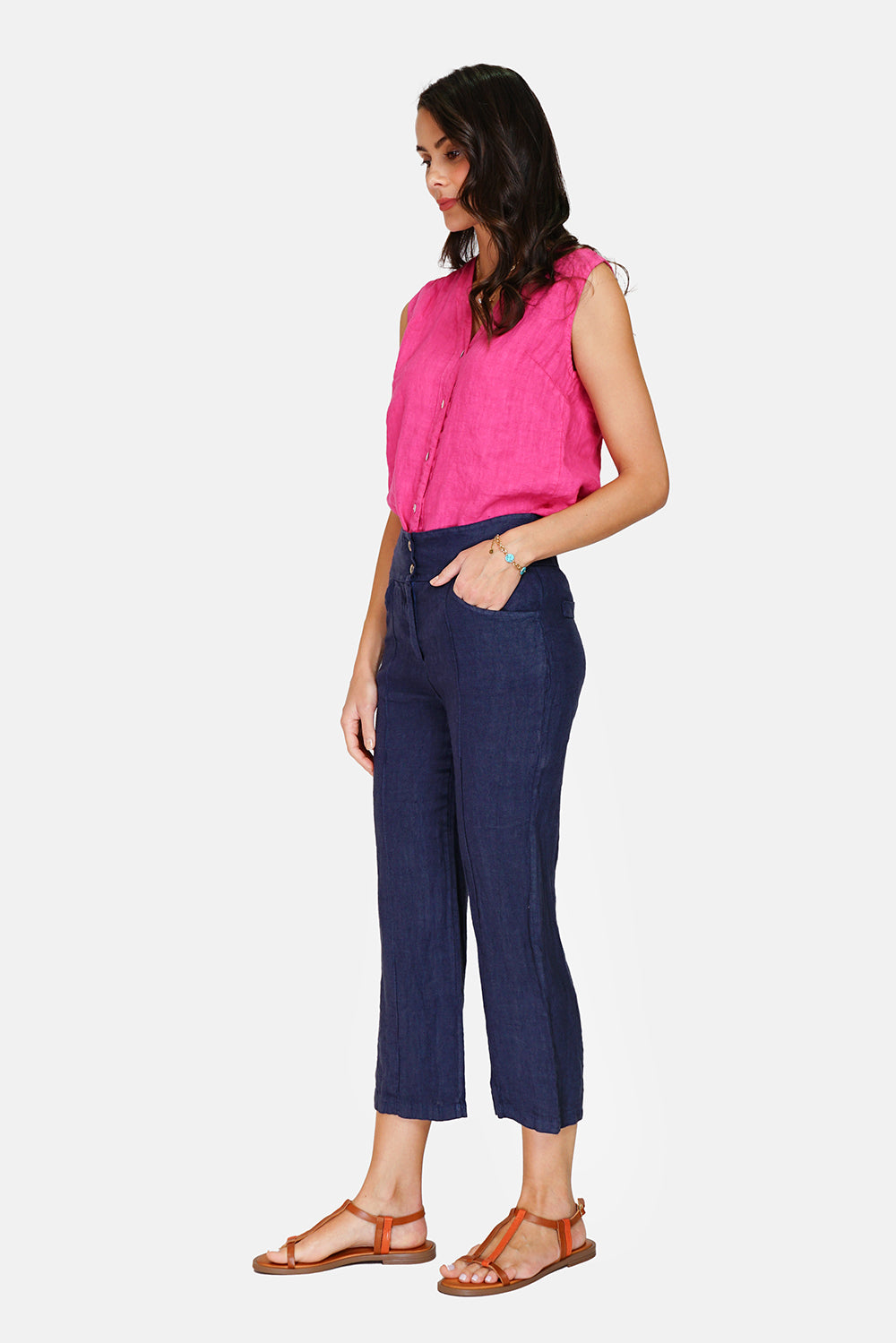 Dressy cropped trousers with zip closure and front pockets