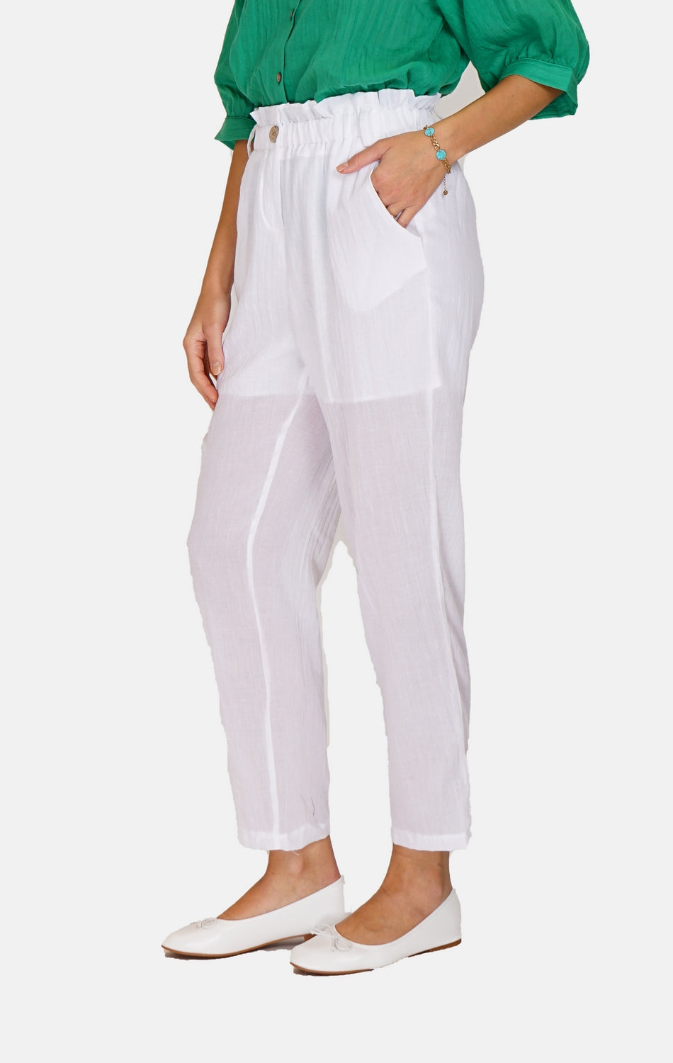 Trousers with pockets on the sides, buttons on the front, high waist