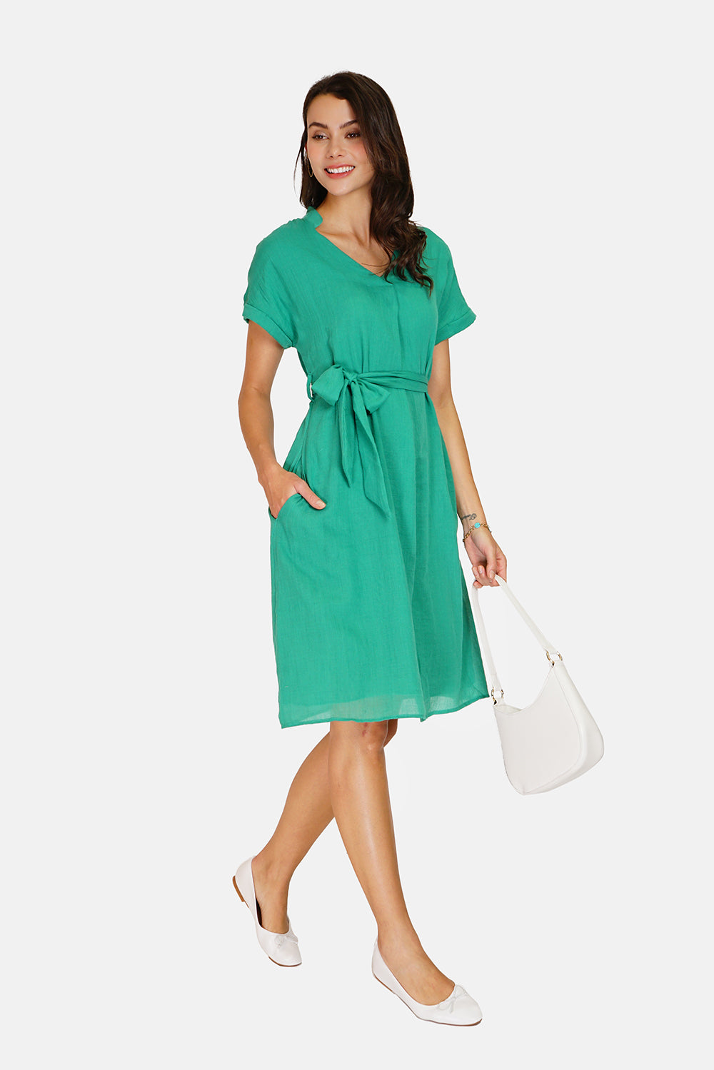 Short-sleeved mandarin collar trapeze dress with removable belt at the waist