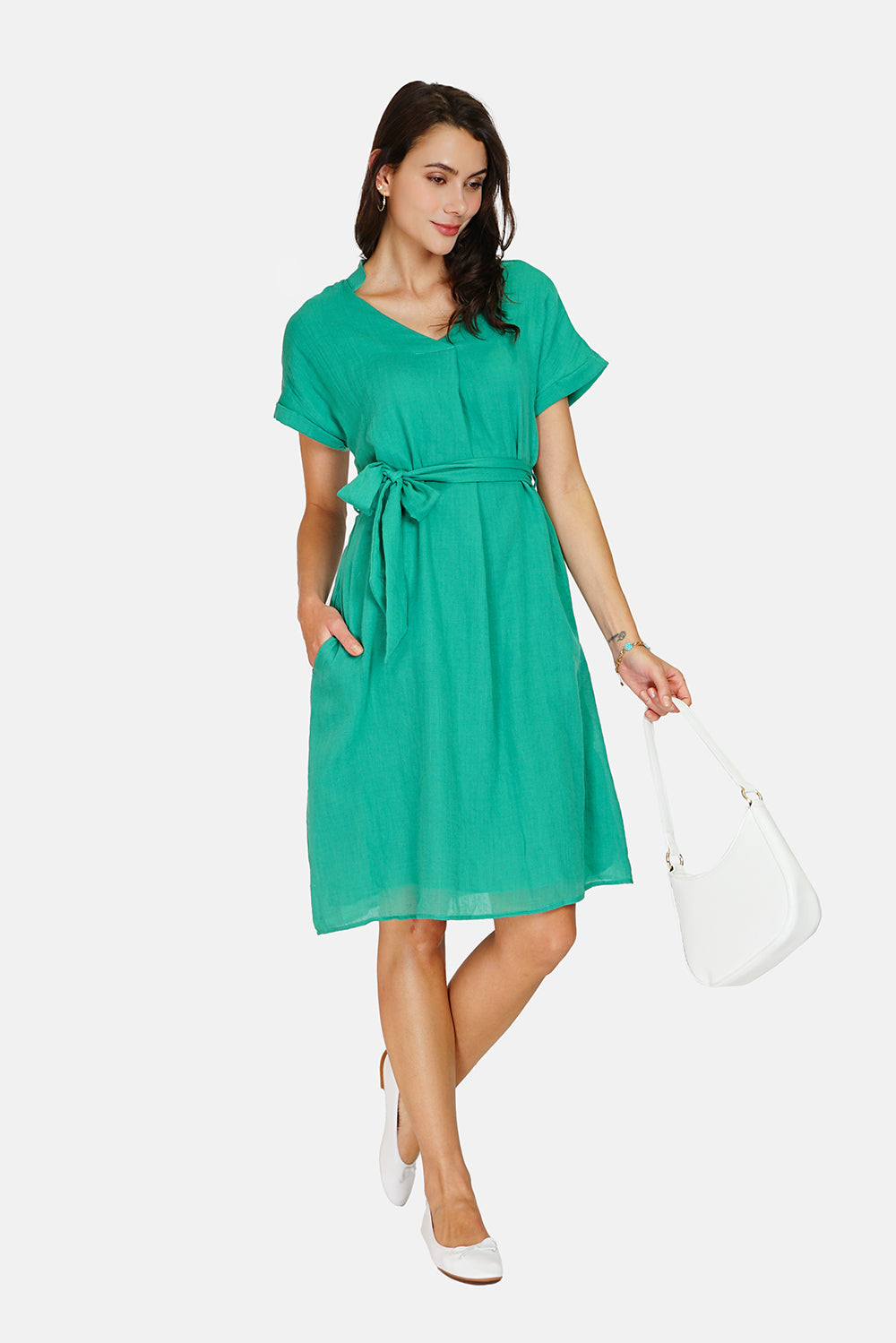 Short-sleeved mandarin collar trapeze dress with removable belt at the waist