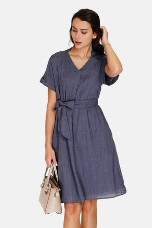 Short-sleeved mandarin collar trapeze dress with removable belt at the waist