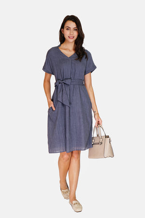 Short-sleeved mandarin collar trapeze dress with removable belt at the waist