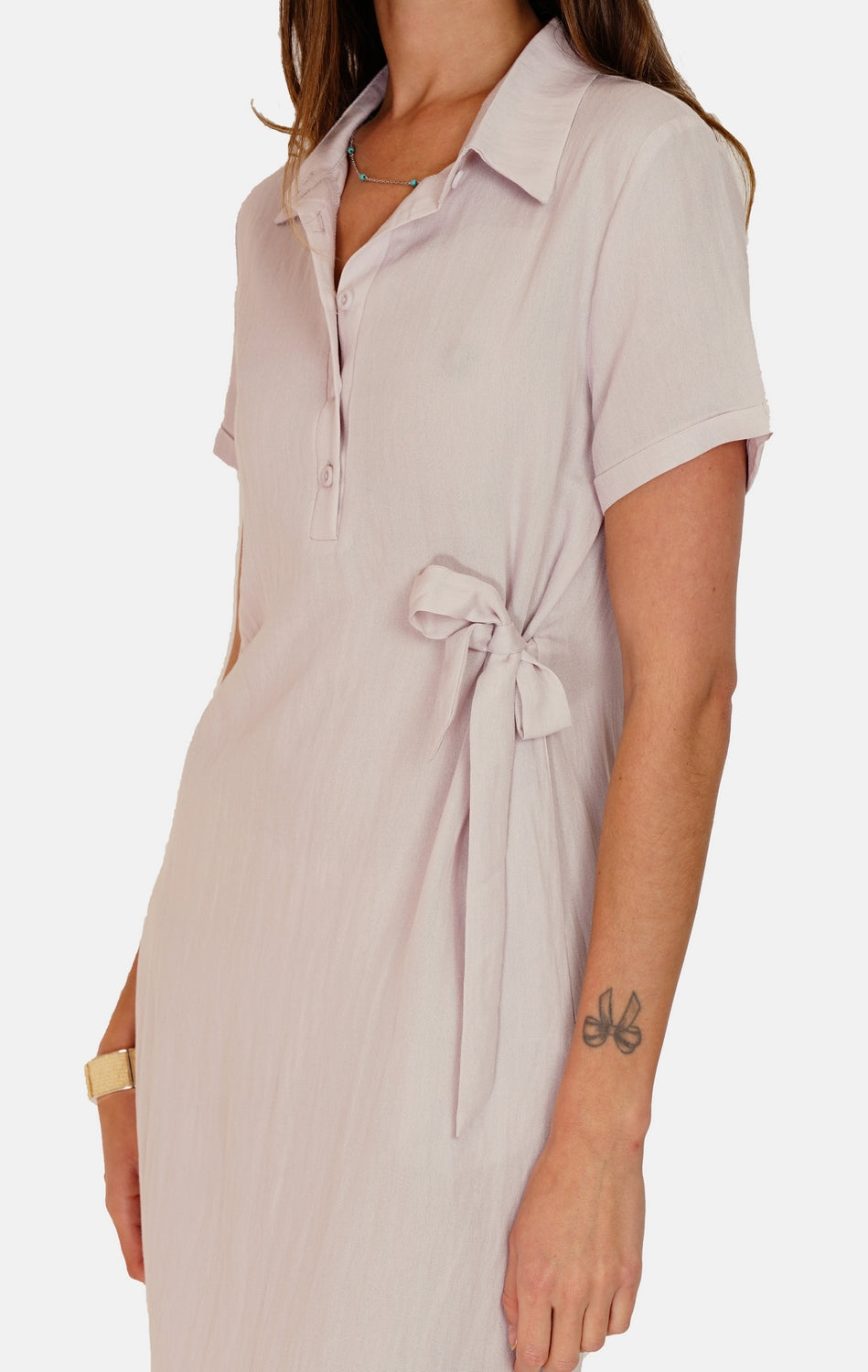 Short-sleeved shirt collar dress with buttoned front and waist tightening belt