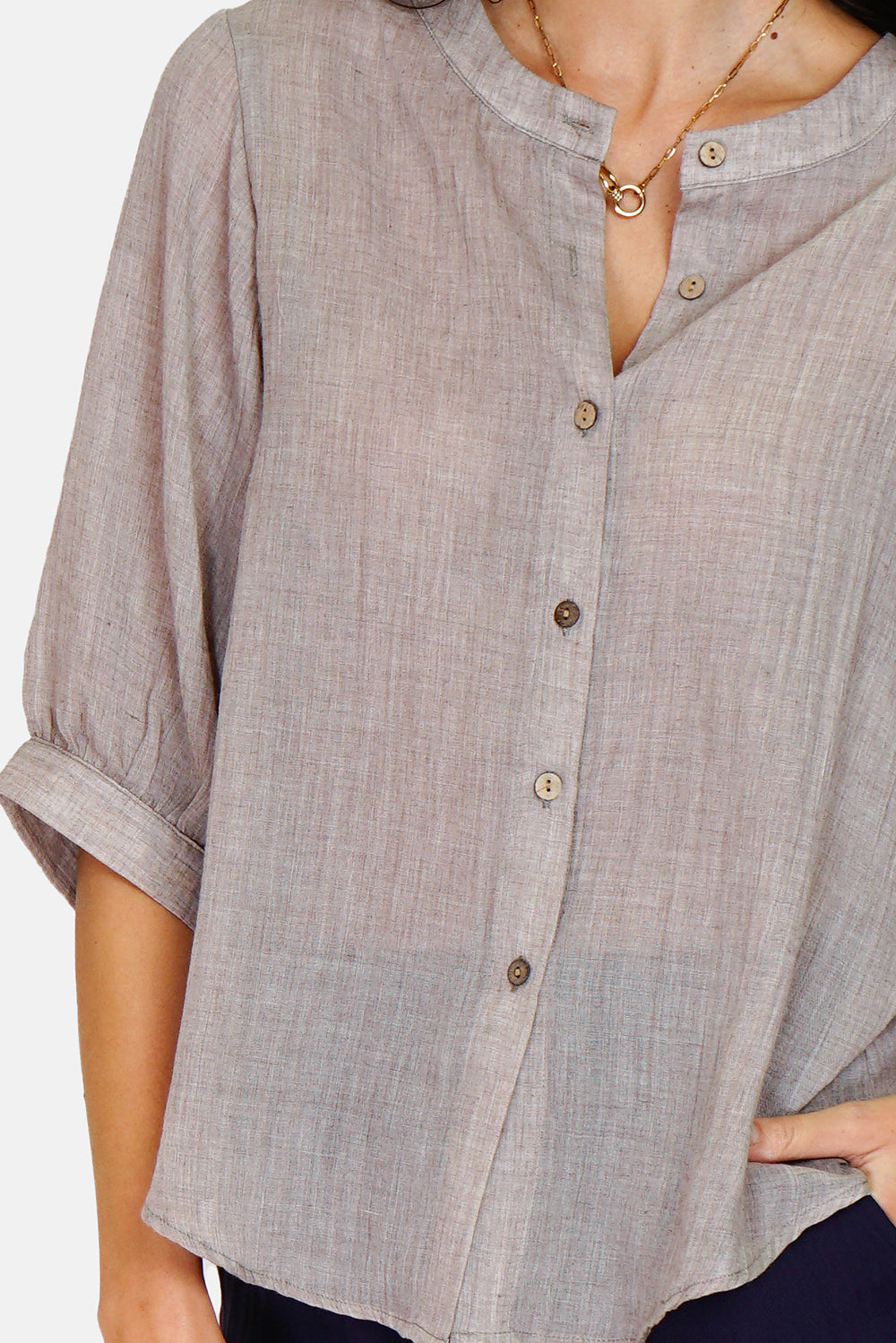 Round neck shirt Buttoned trapeze front with mid-length sleeve