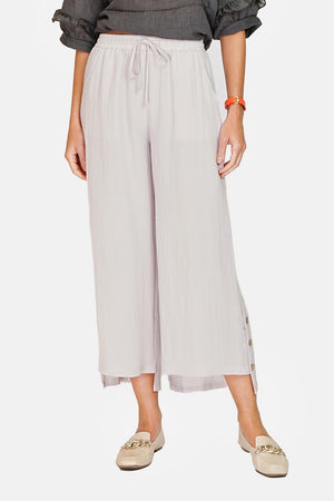 Wide pants with pockets on the sides, high waist, drawstring, batonnage bottom