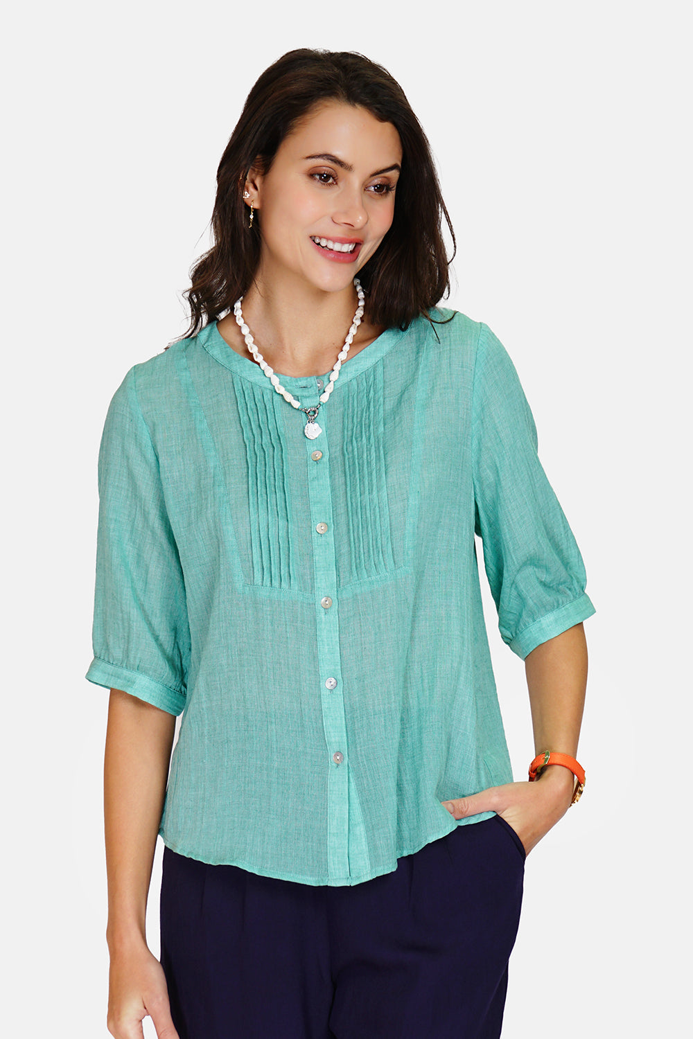 Round neck shirt, ribbed front with buttoned length sleeves